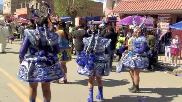 Cochabamba Bolivia 2015 Mulheres Bolivianas Vestidas Diabos Durante Festival Urkupina — Vídeo de Stock