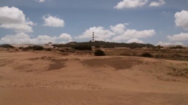 Güney Amerika 'da Atlantik Okyanusuna bakan çizgili bir deniz feneri..  