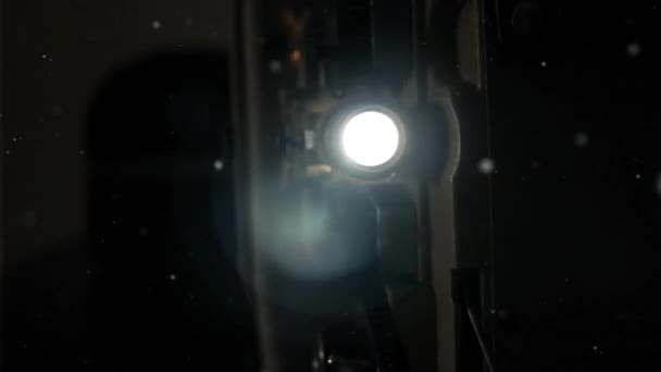 Światło Projektora Latającymi Cząstkami Pyłu Zbliżenie — Wideo stockowe