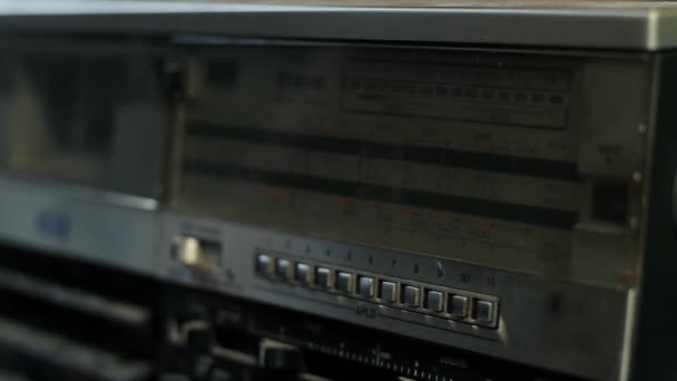 古董店的旧收音机 — 图库视频影像