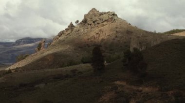 Patagonya 'da Tepeler ve Bulutlar, Arjantin, Güney Amerika. 