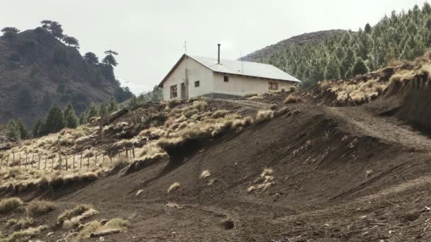 Houten Huis Het Andesgebergte Provincie Neuquen Patagonië Argentinië — Stockvideo
