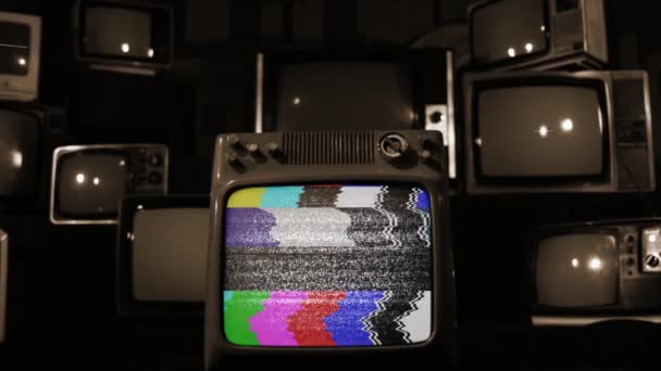 Televisores Retro Encendiendo Apagando Pantallas Verdes Con Barras Ruido Color — Vídeo de stock