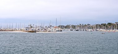 Küçük tekne liman deniz kenarı