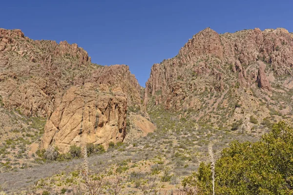 Dramatic Peaks in the Desert — Stock Photo, Image