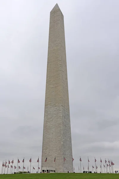 Pomnik, rosnących do chmury — Zdjęcie stockowe