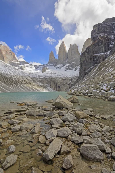 Dramática vista de un lago alpino —  Fotos de Stock