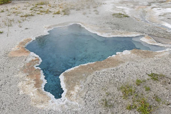 Coloridas aguas termales en el desierto — Foto de Stock