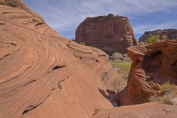 Roccia contorta nel deserto — Foto Stock