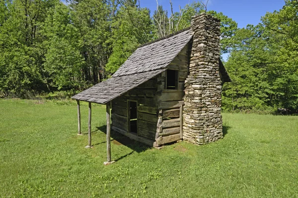 Eski kabin dağlarda