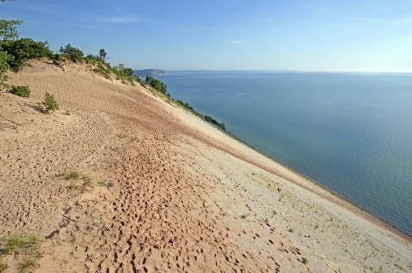 Steep Dunes on a Remote Lakeshore — Stock Photo, Image