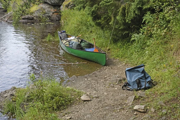 Canoa lista para salir — Foto de Stock