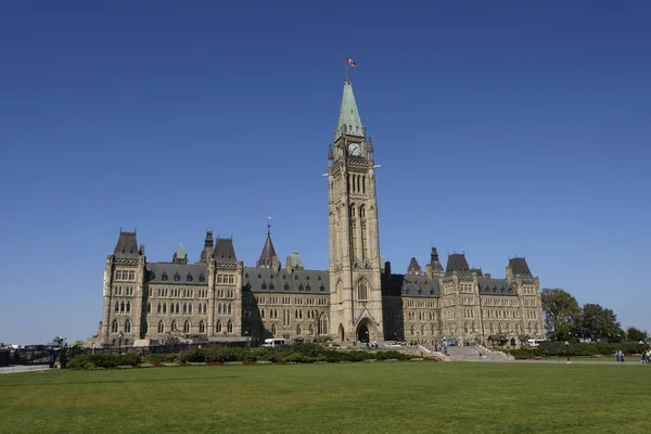 Sunny Day on Parliament Hill — Stock Photo, Image