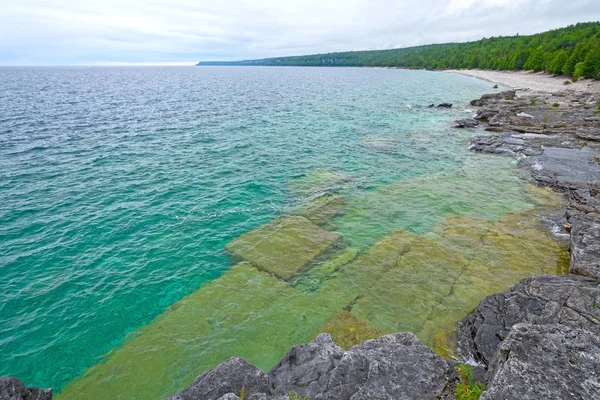 Bloques de Dolomita en el Agua del Lago — Foto de Stock