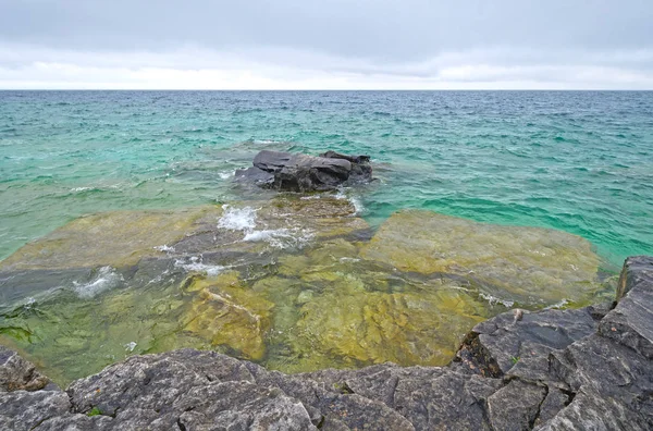 Blick aufs offene Wasser — Stockfoto