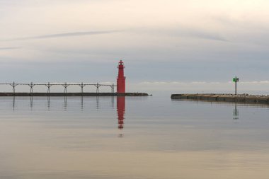 Sakin bir gün ışığını liman
