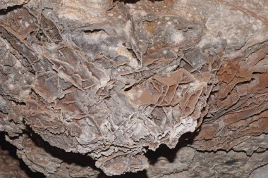 Bir mağarada Boxwork sarkıt