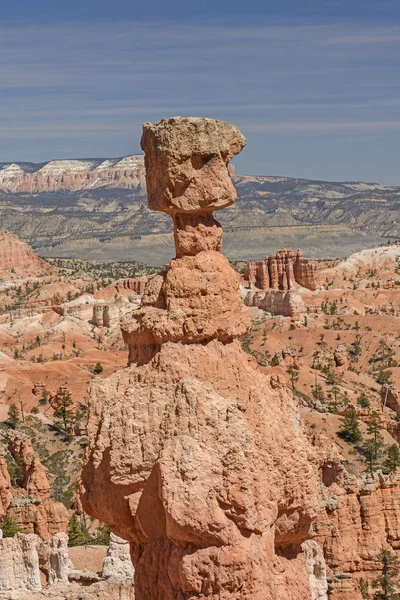 Samotny Pinnacle w Badlands — Zdjęcie stockowe