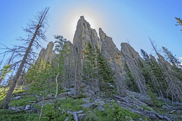 Halo de sol em picos dramáticos — Fotografia de Stock