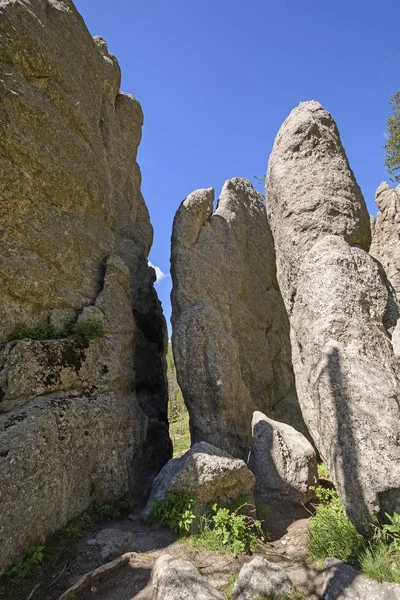 Sendero estrecho entre las rocas —  Fotos de Stock