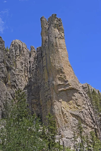 Dramatické komín Pinnacle v horách — Stock fotografie