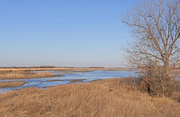 Meanderende rivier van de Western in het vroege voorjaar — Stockfoto