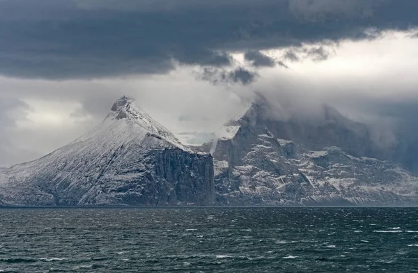 Dramatic Storm Clouds Coastal Mountains Sam Ford Fjord Baffin Island — Stock Photo, Image