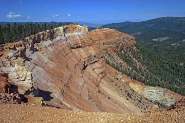 Dağlardaki Eritilmiş Doğal Amfi Tiyatrosu