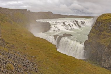 Güçlü Şelaleden Sis ve Sis