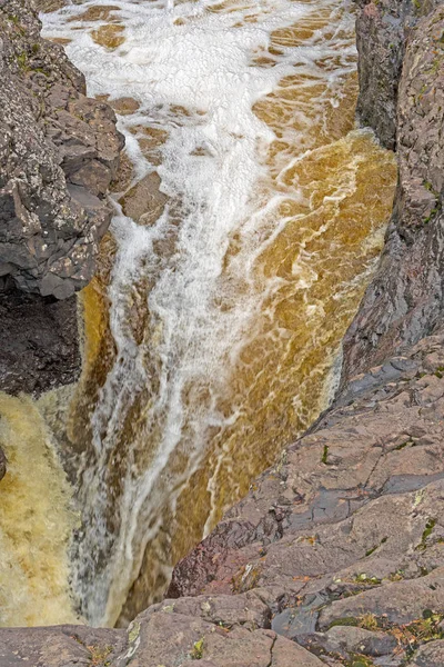 Looking Down at Falling Waters in a Narrow Canyon — Stock Photo, Image