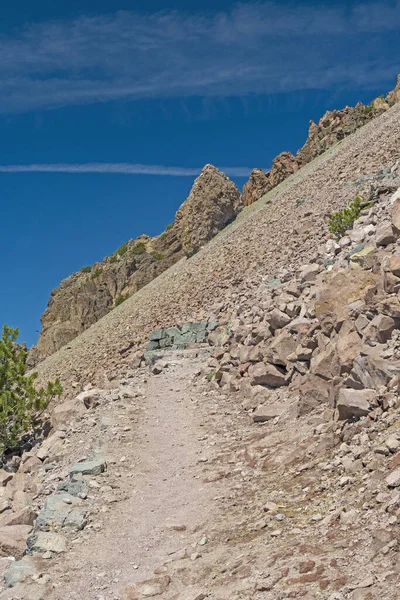 Rugged Trail Ylös Lassen Lassen Vulkaaninen Kansallispuisto Kaliforniassa — kuvapankkivalokuva