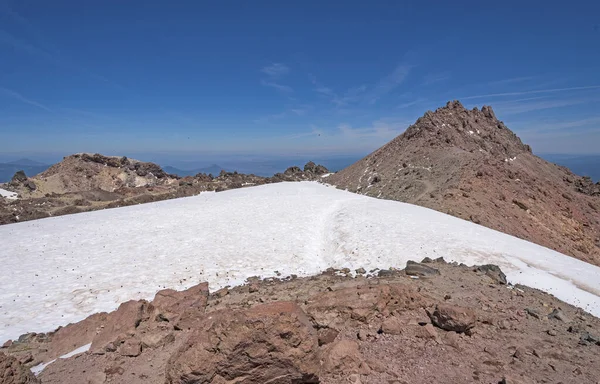 カリフォルニア州のラッセン火山国立公園のラッセン山の頂上の眺め — ストック写真