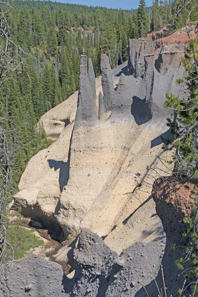 Dramatische Farben Auf Erodierten Vulkangipfeln Crater Lakes Nationalpark Oregon — Stockfoto