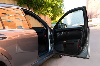 Kullanılan Mercedes-Benz S-Class S350 uzun (W221) araba kürsüye bir stree