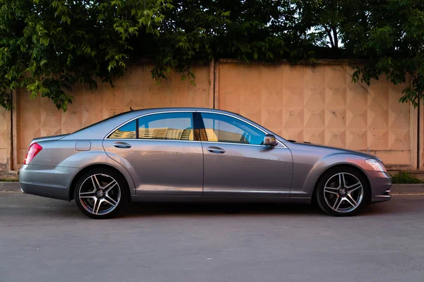 Kullanılan Mercedes-Benz S-Class S350 uzun (W221) araba kürsüye bir stree