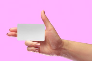 Şu el tutun boş beyaz kartı Mock-up. Sim cep plastik Nfc akıllı etiket arama kartı sahte şablon. Kredi Namecard veya taşıma bilet. Noel Mağaza sadakati hediye indirim. Kopya alanı.