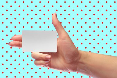 Şu el tutun boş beyaz kartı Mock-up. Sim cep plastik Nfc akıllı etiket arama kartı sahte şablon. Kredi Namecard veya taşıma bilet. Noel Mağaza sadakati hediye indirim. Kopya alanı.