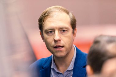 Moskova, Rusya - 23 Mayıs 2015: Sanayi ve Rusya Federasyonu Denis Manturov 8 uluslararası helikopter Sanayi Fuarı Helirussia 2015 Crocus Expo, Ticaret Bakanı 