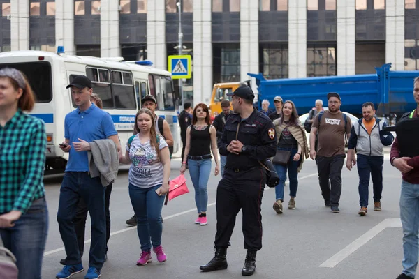 Moscow, Rusya Federasyonu - 30 Nisan 2018: Protestocular ralli Sakharov Caddesi üzerinde telgraf app Rusya'da engelleme karşı bırakın