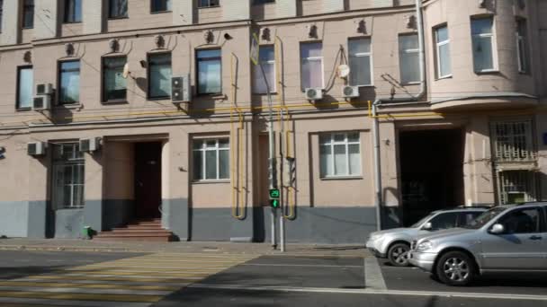 Moscow, Russia - September 14, 2019: Historic apartment building built in 1912 was designed by Russian architect Vitaliy Maslennikov, one of masters of Moscow Art Nouveau. Stucco on facade. Gargoyles — Stock Footage Moscow, Russia - September 14, 2019: Historic apartment building built in 1912 was designed by Russian architect Vitaliy Maslennikov, one of masters of Moscow Art Nouveau. Stucco on facade. Gargoyles Stock Video