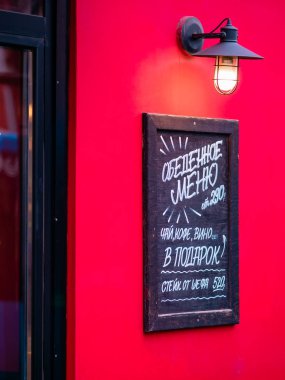 Moskova, Rusya - 17 Ocak 2020: Verkhnyaya Radishchevskaya 'da popüler Fransız kafe barı 