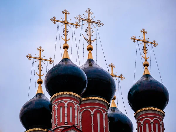 Bolvanovka 'daki St. Nicholas Kilisesi' nin kubbeleri. 1632 'de, St. Nicholas ahşap kilisesi Bolvanovka' da inşa edildi. 1702-1712 yılları arasında yerini taş tapınak aldı..