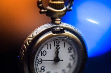 arka plan üzerinde yeni yıl saat