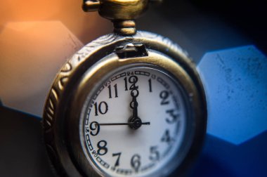 arka plan üzerinde yeni yıl saat