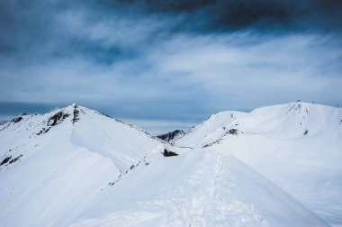Kış karlı dağlar. Kafkas Dağları, Georgia, Gudauri.