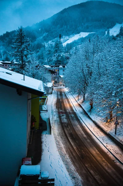 Θέρετρο σκι στα βουνά Zell am δείτε Αυστρία — Φωτογραφία Αρχείου