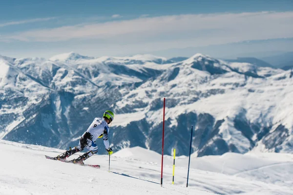 Slalom Esquiador en Gudauri, Georgia — Foto de Stock