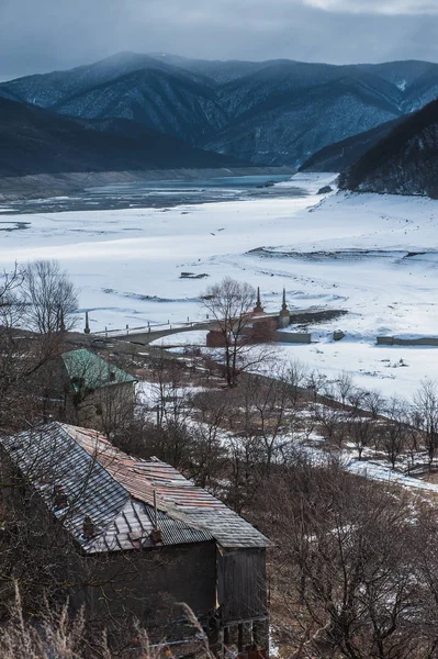 Ananuri kalede winterat güneşli bir gün. Gürcistan — Stok fotoğraf