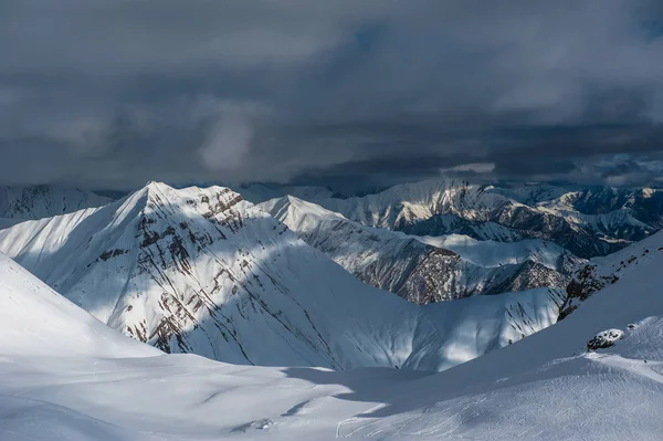 Snowy winter mountains in sun day. Georgia, from ski resort Gudauri. — Stock Photo, Image