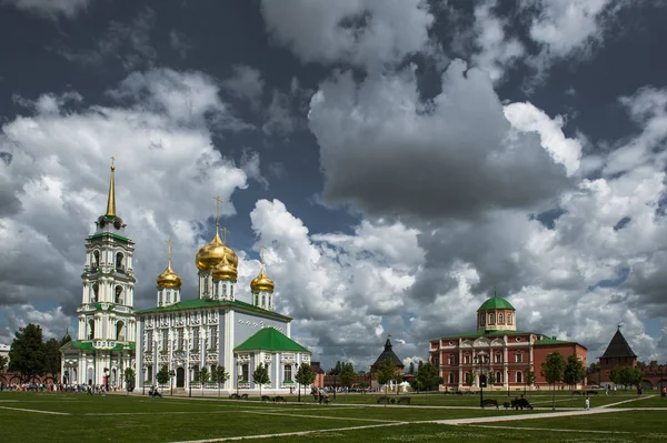 Die uspenski-Kathedrale und der Turm des tula kremlin — Stockfoto